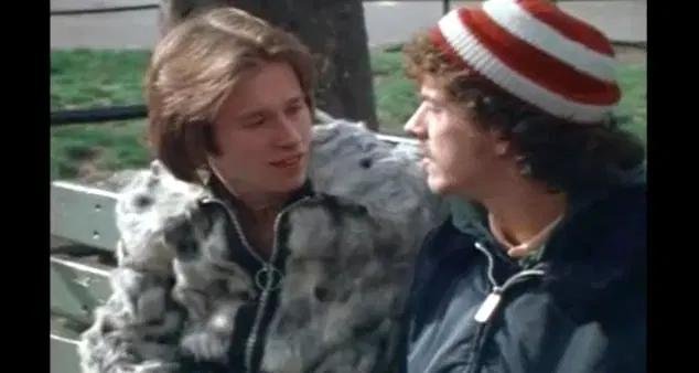 [+18] Las Aventuras Gay de Surelick Holms - EEUU -1971 – PeliculasyCortosGay.com - Adultos - PeliculasyCortosGay.com
