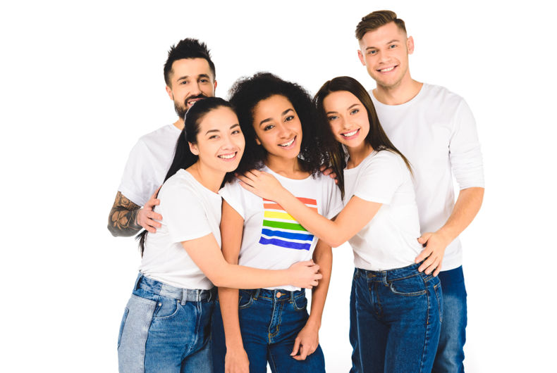ACTUALIDAD: La mayoría de los jóvenes apoyarían a un amigo que se declaró transgénero.