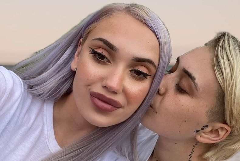 ACTUALIDAD: Pareja de lesbianas que empuña un hacha emprende una ola de crímenes en Australia