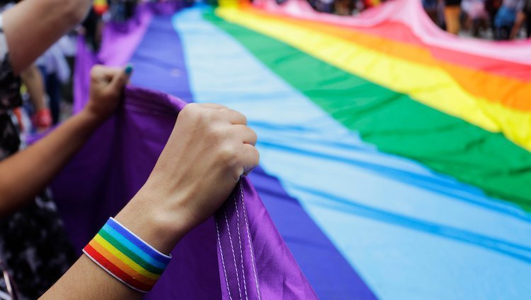 Noticias: La mayoría de los adultos LGBTQ + se han enfrentado a amenazas de violencia