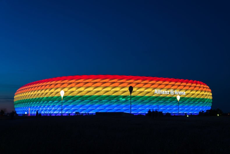 ACTUALIDAD: Las nuevas leyes anti-LGBTQ de Hungría se han extendido a los campos de fútbol de Europa